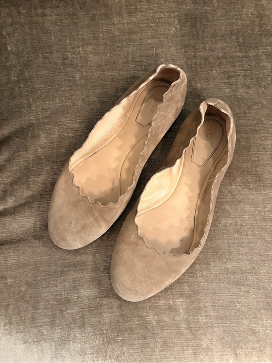 Chloe Shoes - Chloe Lauren Scalloped Suede Ballet Flats in Taupe 37